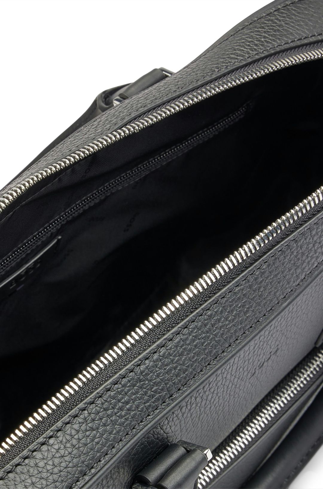 Pouzdro na dokumenty z rýhované kůže s reliéfním logem - Black